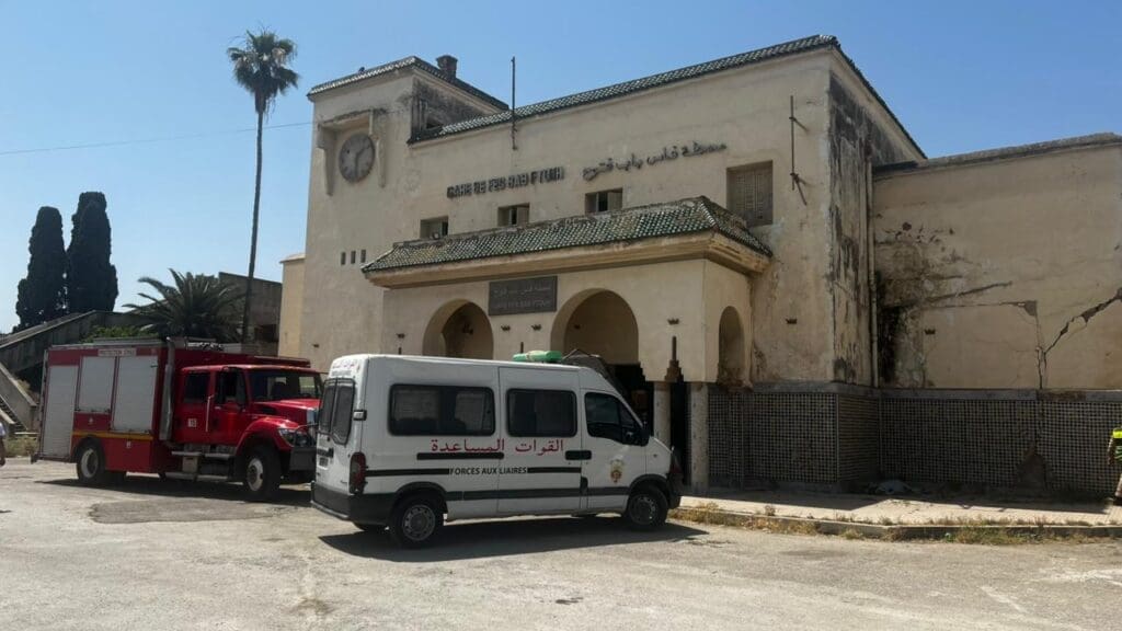 فاس.. قطار ينهي حياة شاب داخل محطة مهجورة
